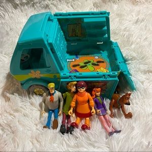 Scooby Doo Mystery Machine With Characters Toy